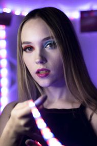 Glam up your eyes (Image via Unsplash/ Tato Lopez)